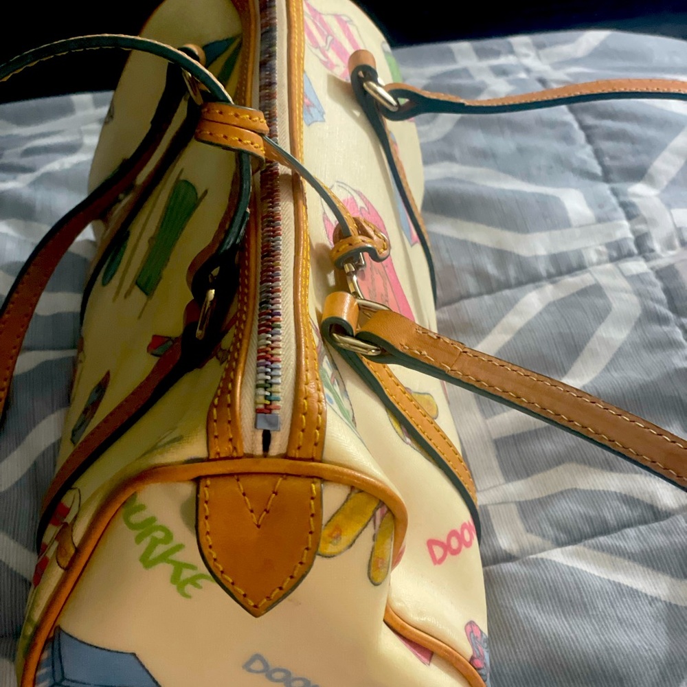 Dooney & Bourke small shoulder purse. Apparel decor leather